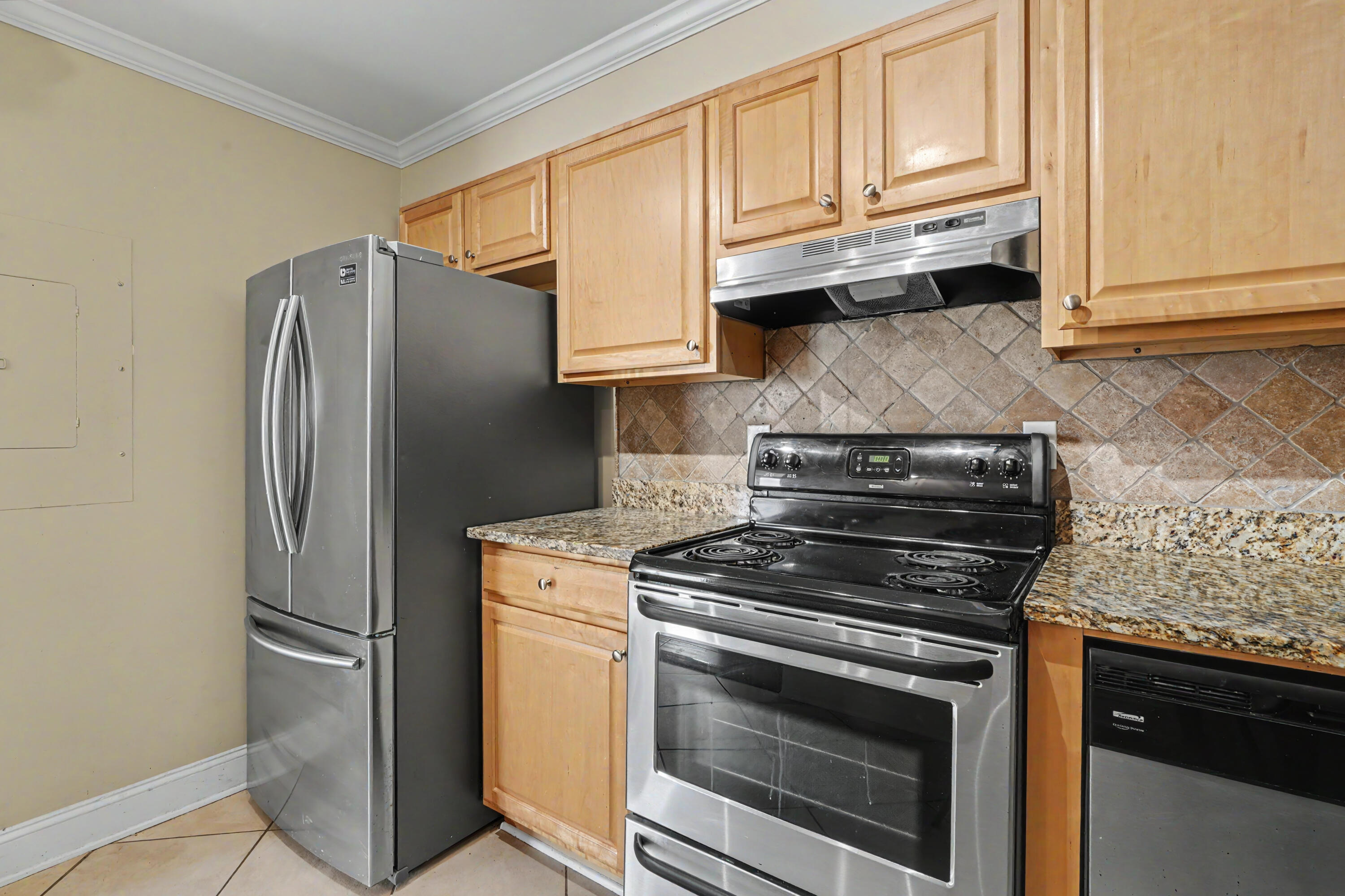 1131 Stringers Ridge Road, Unit 15C Chattanooga, TN 37405 - Photo 5 of 16 Kitchen