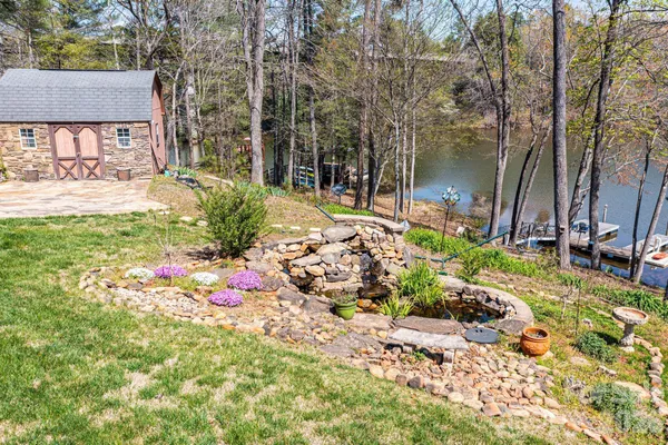 $995,000 | 4726 Crystal Falls Avenue, Hickory, NC 28601