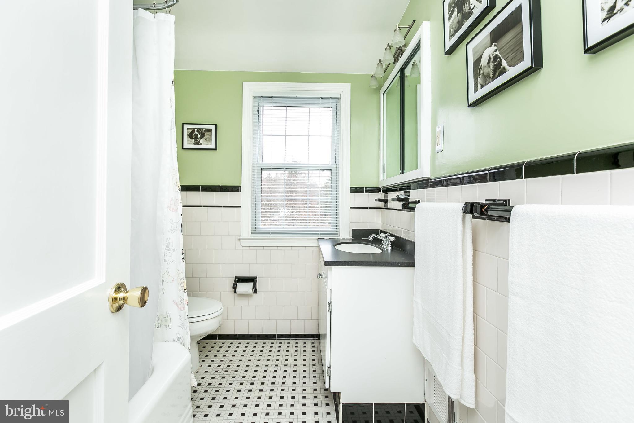 605 Round Oak Road Baltimore, MD 21204 - Photo 17 of 25 Bath