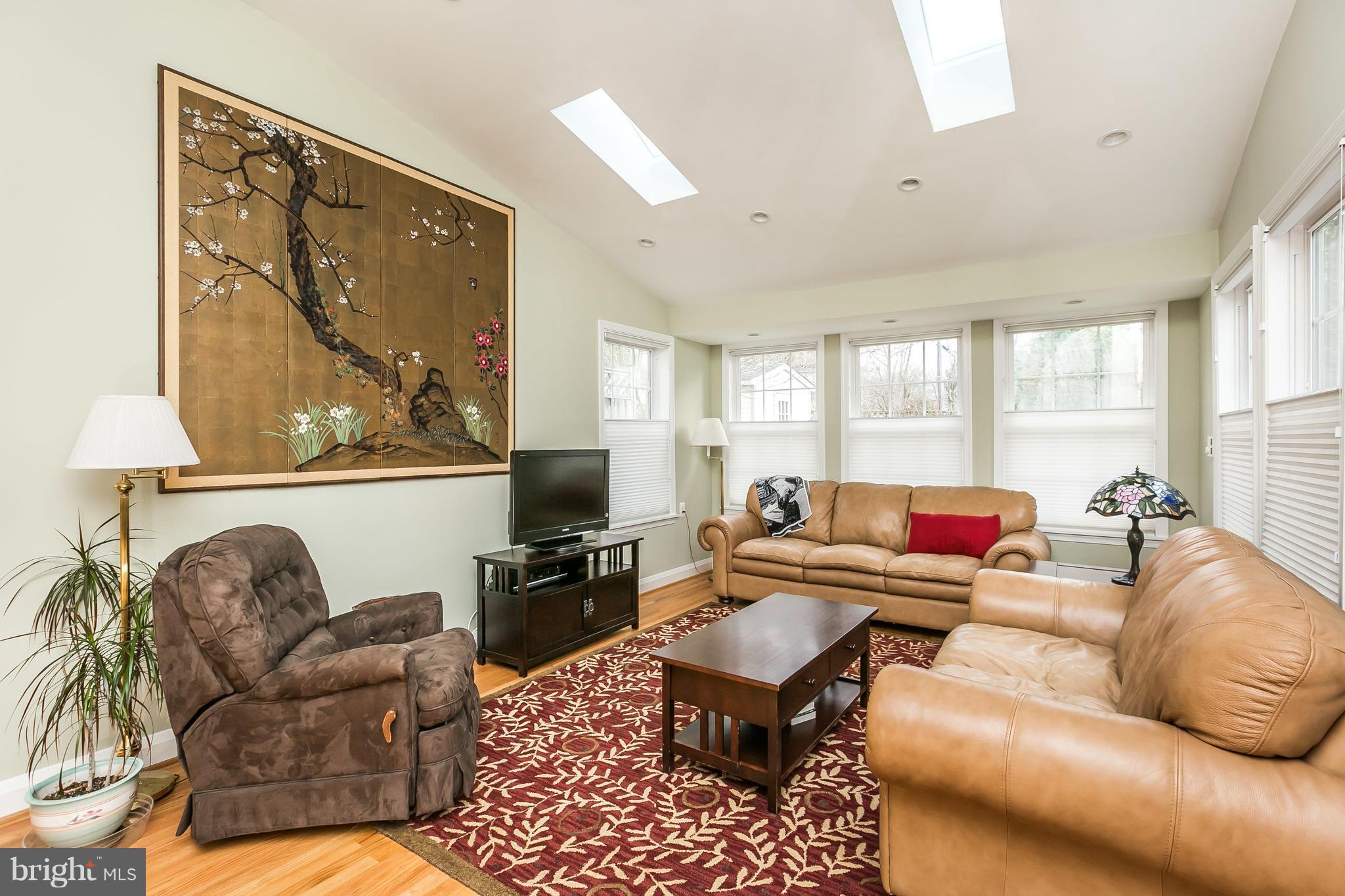 605 Round Oak Road Baltimore, MD 21204 - Photo 7 of 25 Family Room