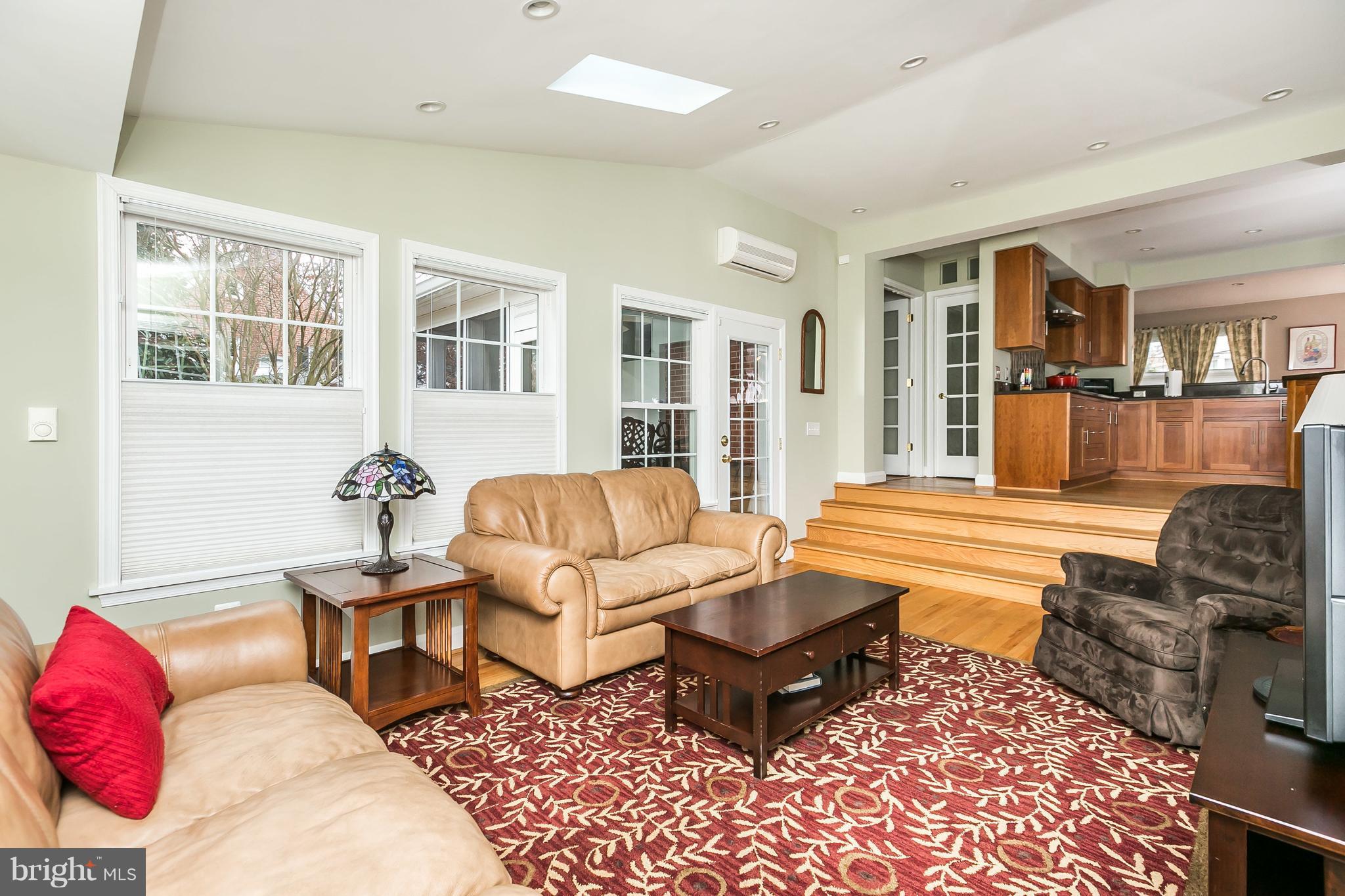 605 Round Oak Road Baltimore, MD 21204 - Photo 8 of 25 Living Room