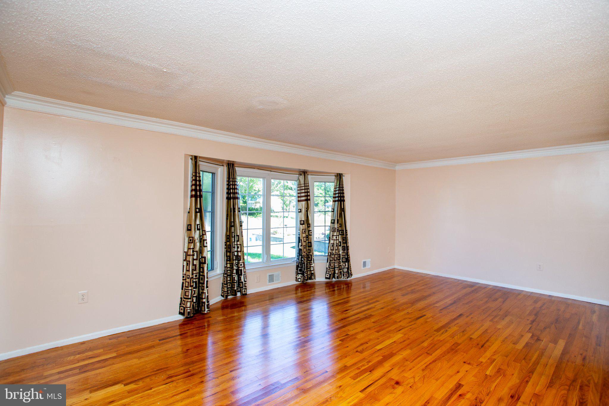 14 Woodmere Road North Brunswick, NJ 08902 - Photo 19 of 123 Gallery Image 19