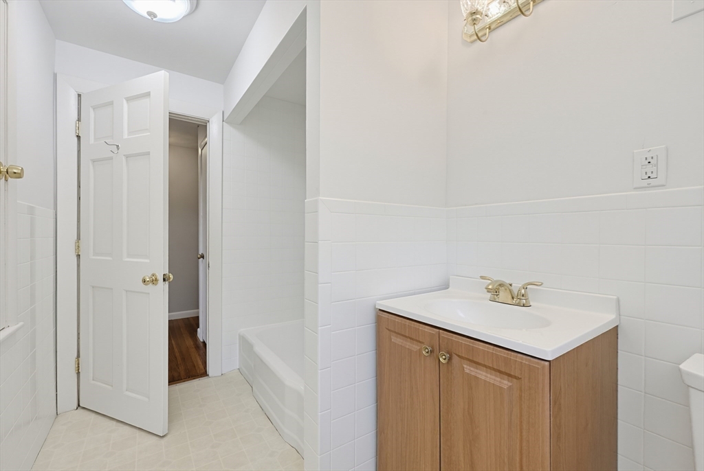 17 West Vanston Road Stoughton, MA 02072 - Photo 12 of 26