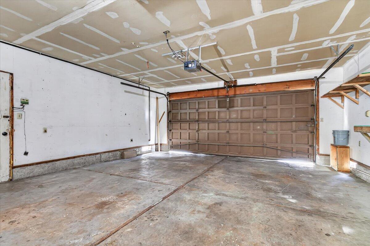 415 Sutter Avenue Medford, OR 97504 - Photo 27 of 28 a view of parking garage