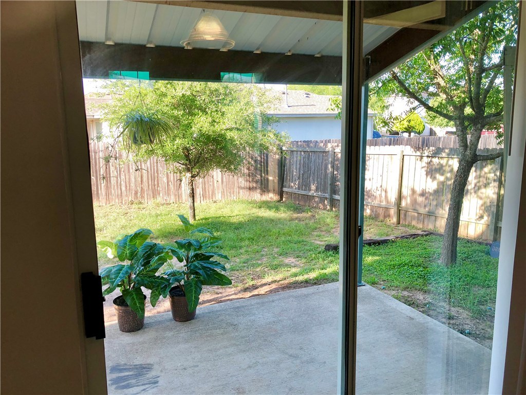 121 Ansleys Way Kyle, TX 78640 - Photo 13 of 39