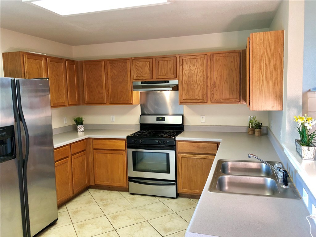 121 Ansleys Way Kyle, TX 78640 - Photo 19 of 39 stainless appliances including fridge and vented range hood