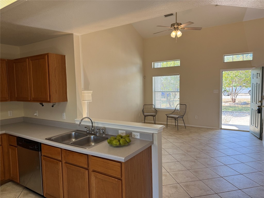 121 Ansleys Way Kyle, TX 78640 - Photo 3 of 39