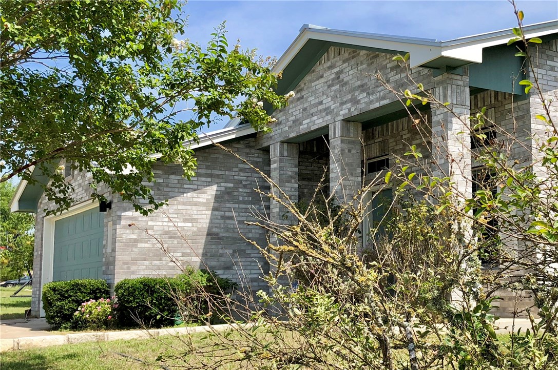 121 Ansleys Way Kyle, TX 78640 - Photo 35 of 39