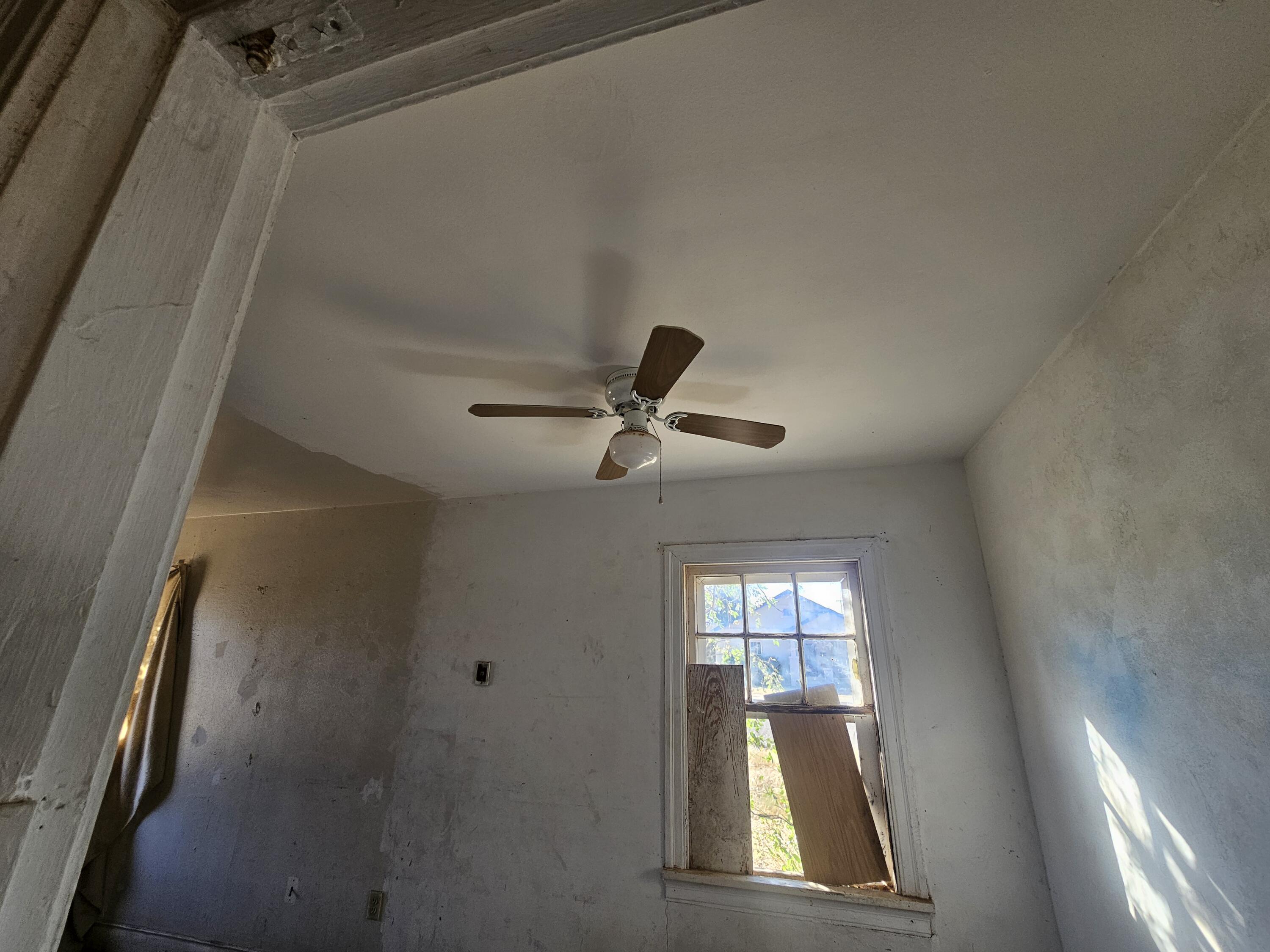 1514 18th Street Lubbock, TX 79401 - Photo 43 of 47 a view of empty room with windows