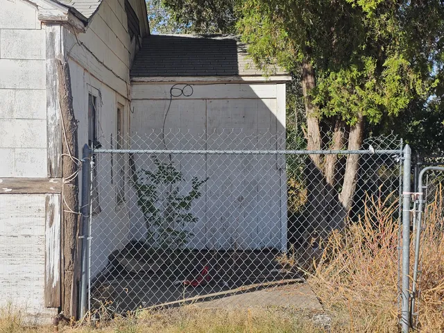 a view of a bathroom