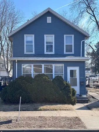 $85,000 | 2225 Pershing Boulevard, Clinton, IA 52732