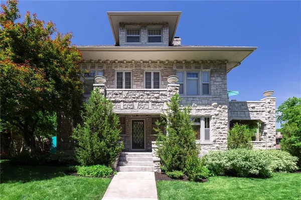 $1,100,000 | 400 West 63rd Street, Kansas City, MO 64113