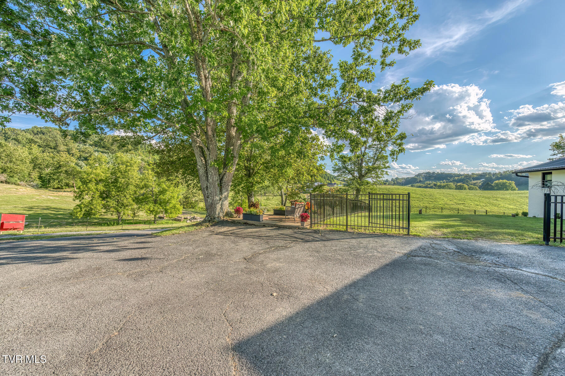 170 Burhl Chase Road Gray, TN 37615 - Photo 10 of 77 170 Burhl Chase Rd-93