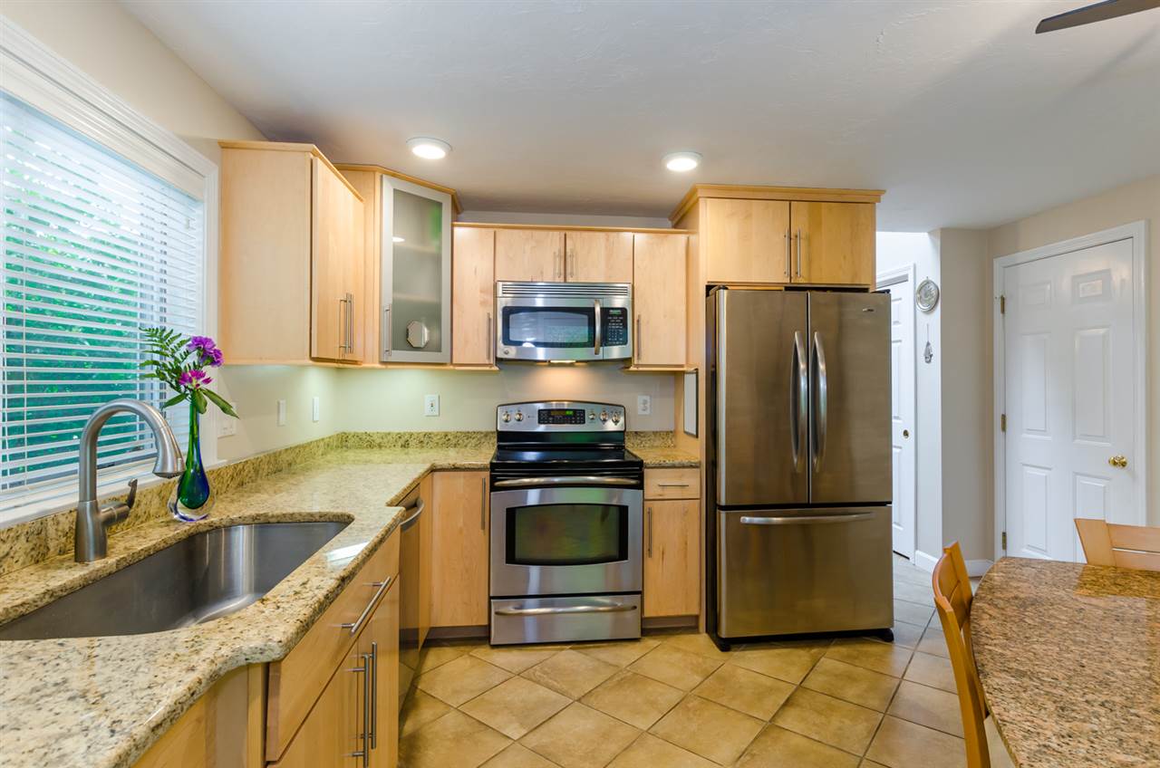 80 Hawthorne Village Road Nashua, NH 03062 - Photo 6 of 33