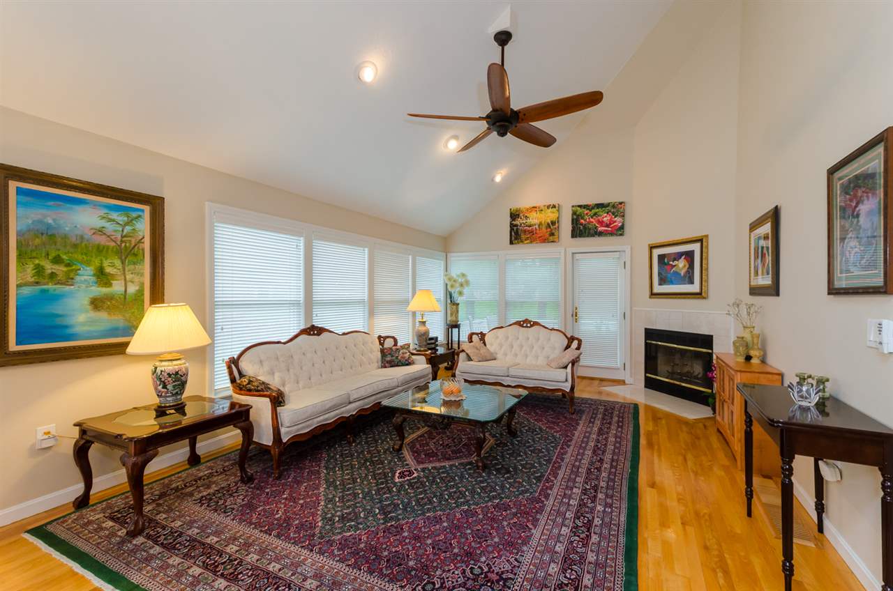 80 Hawthorne Village Road Nashua, NH 03062 - Photo 9 of 33