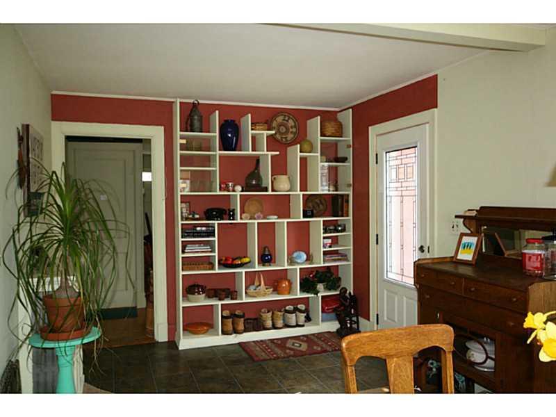 17 Murray Hill Road East Boothbay, ME 04544 - Photo 5 of 16 Interior Space/Layout. Back entry in...