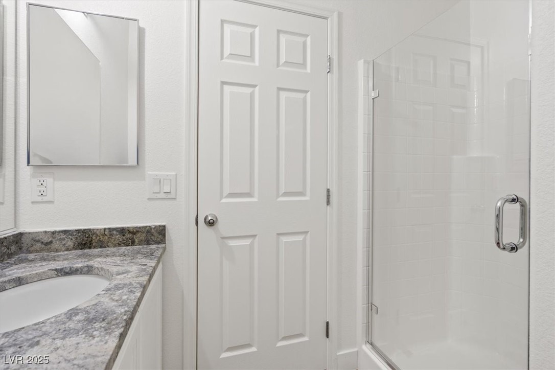 4966 Crimson Mare Road Las Vegas, NV 89139 - Photo 38 of 47 2nd Upstairs Bath