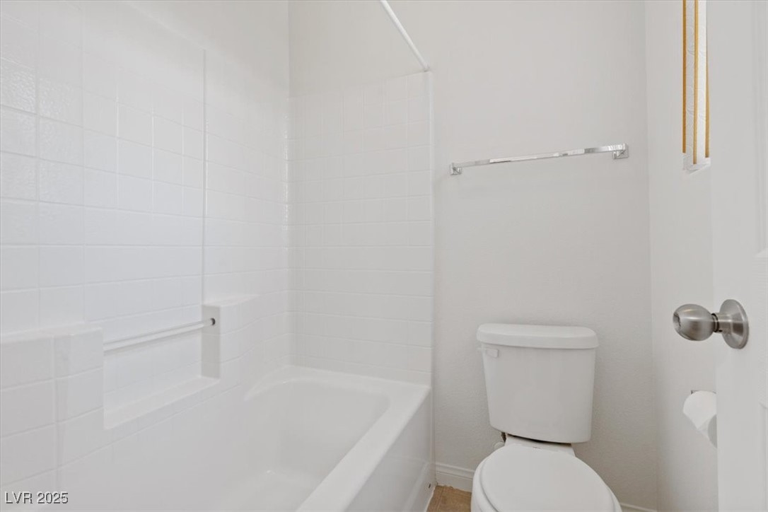 4966 Crimson Mare Road Las Vegas, NV 89139 - Photo 39 of 47 2nd Upstairs Bath