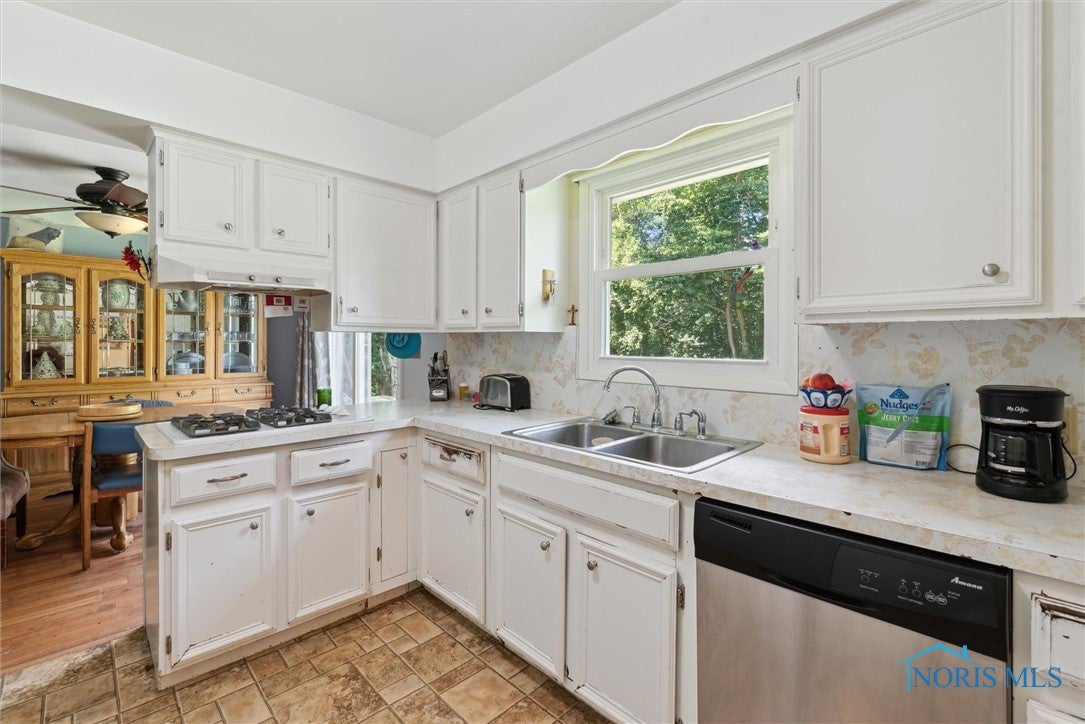 7948 Holstein Road Toledo, OH 43617 - Photo 15 of 39 Gallery Image 15