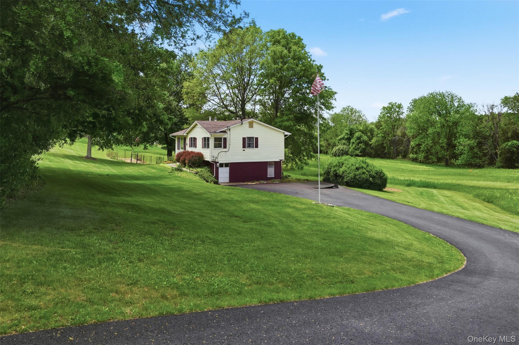 23 Old Cross Road Warwick, NY 10990 - Photo 4 of 34 A newly paved driveway leads to your 2-car garage and home.