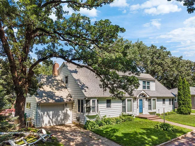 $468,500 | 1334 Oak Beach Drive, Fairmont, MN 56031