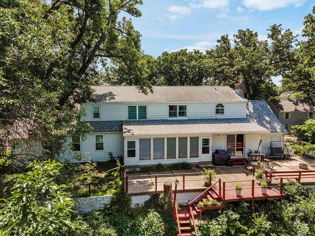 $468,500 | 1334 Oak Beach Drive, Fairmont, MN 56031