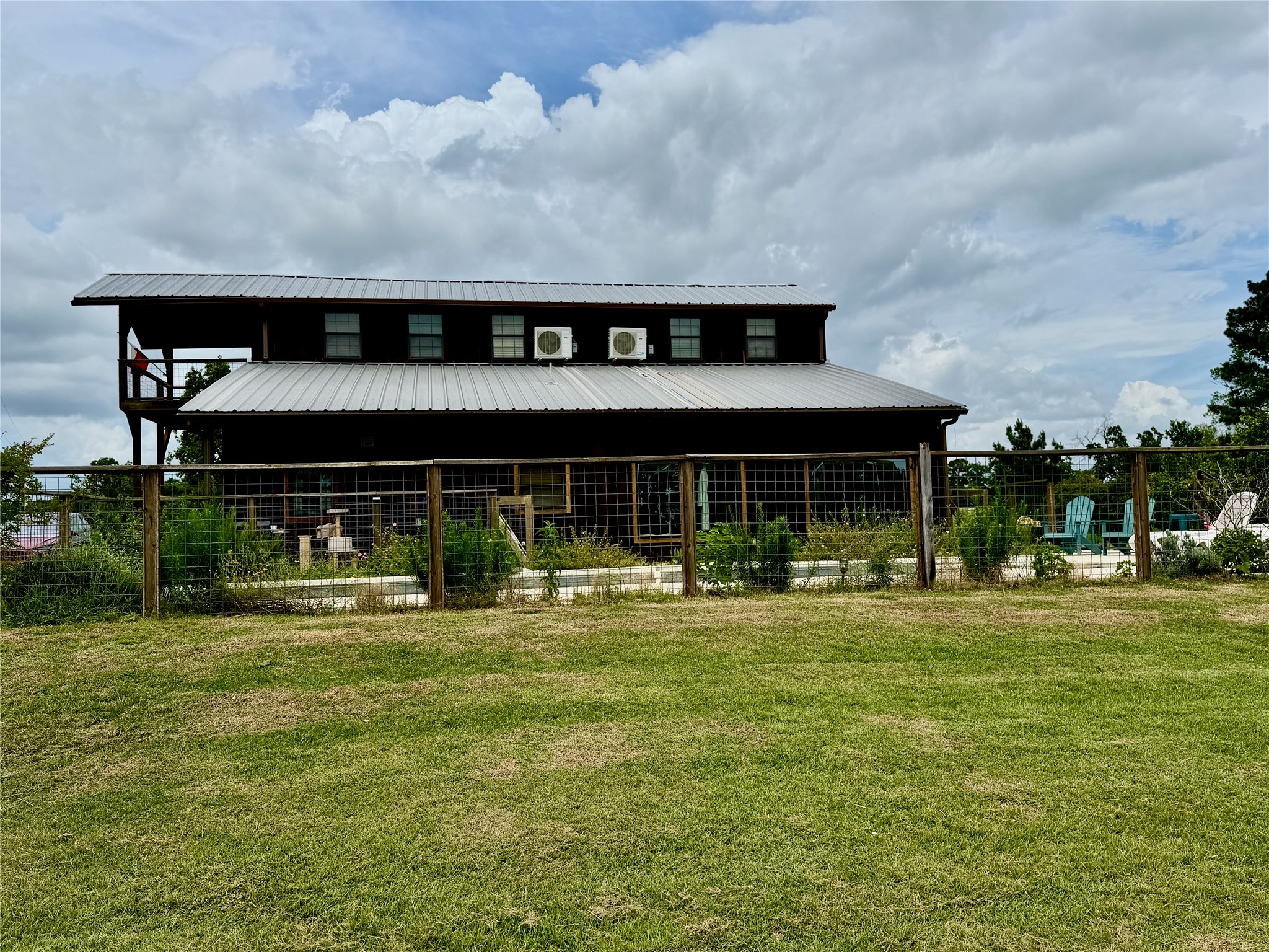 26534 Mitchell Road Hempstead, TX 77445 - Photo 3 of 11 Enjoy the salt water pool and hot tub
