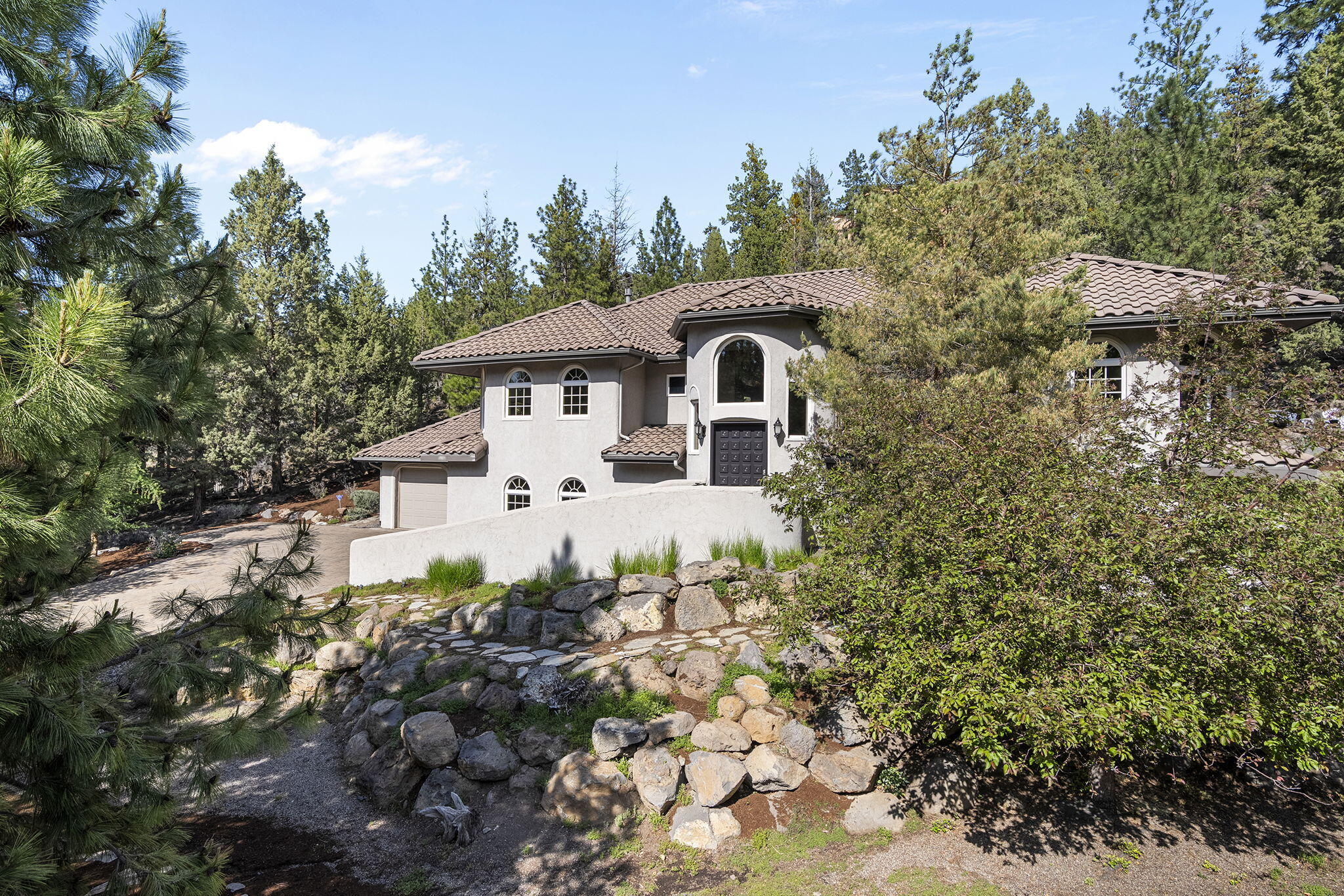 2279 Northwest Putnam Road Bend, OR 97703 - Photo 2 of 74 Gallery Image 2
