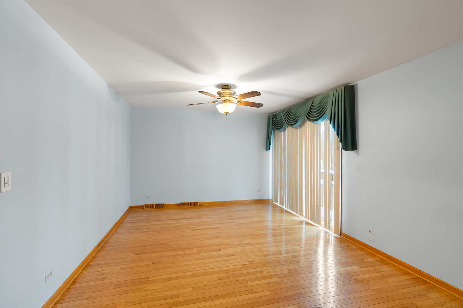 532 East Devon Avenue Roselle, IL 60172 - Photo 8 of 30