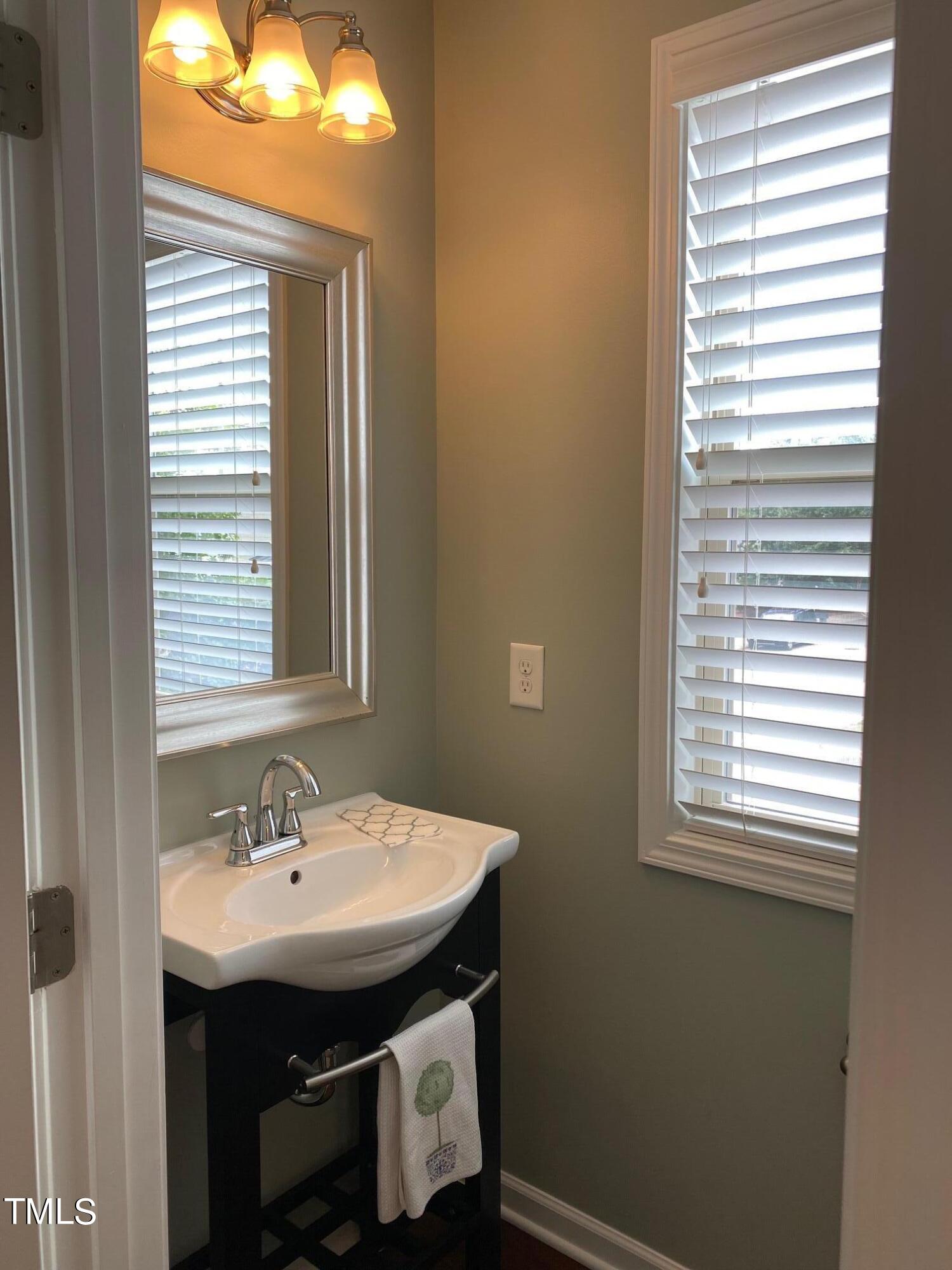 1571 Rodessa Run Raleigh, NC 27607 - Photo 11 of 25 powder room