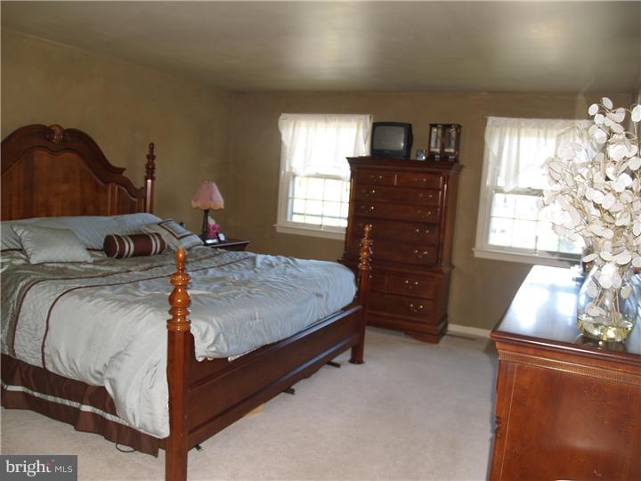 958 Barnside Road Allentown, PA 18103 - Photo 9 of 12 Gallery Image 9