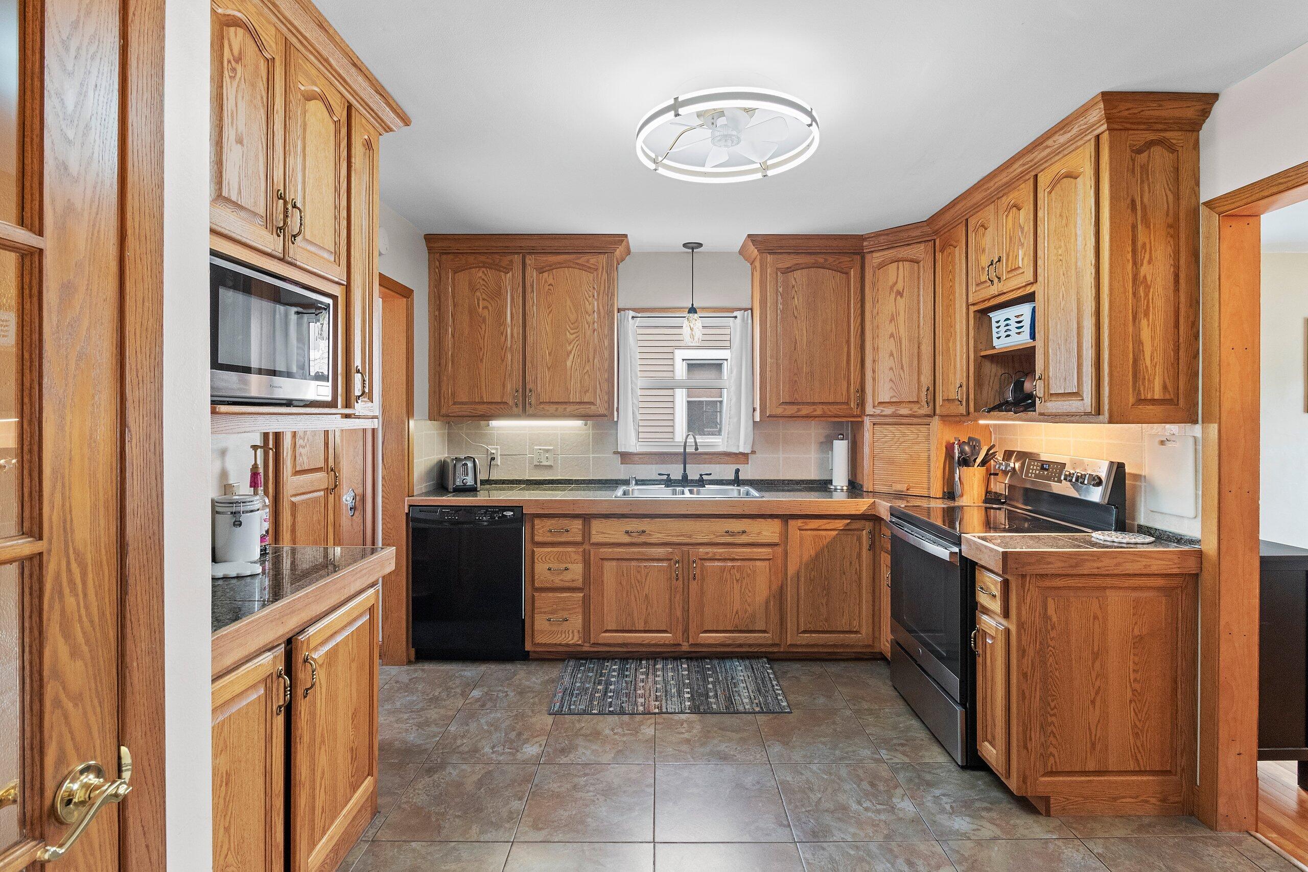 1710 24th Street Two Rivers, WI 54241 - Photo 12 of 50 041-171024thStreet-TwoRivers-WI-54241-SM