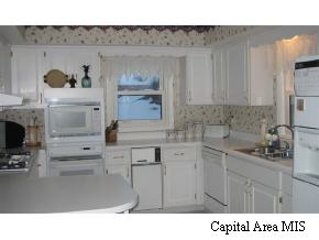110 West Madison Street Athens, IL 62613 - Photo 5 of 9 Gallery Image 5