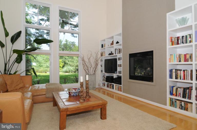 2703 Wild Holly Road Annapolis, MD 21403 - Photo 4 of 29 Living Room