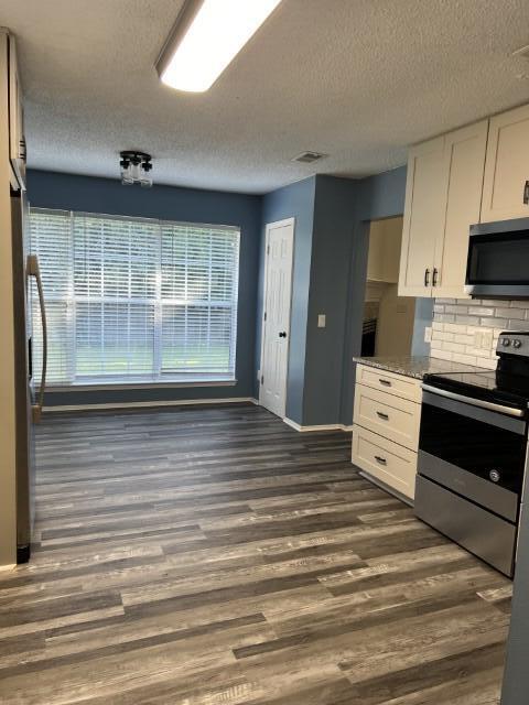 5 Neptune Drive Mary Esther, FL 32569 - Photo 8 of 32 a view of kitchen and empty room