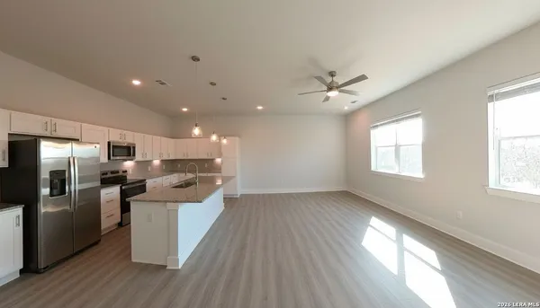 $2,500 | 330 East Carson Street, Unit 2202, San Antonio, TX 78208