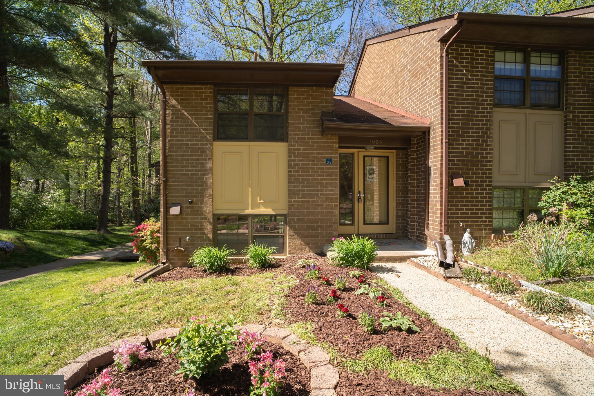 2038 Headlands Circle Reston, VA 20191 - Photo 1 of 56 Gallery Image 1