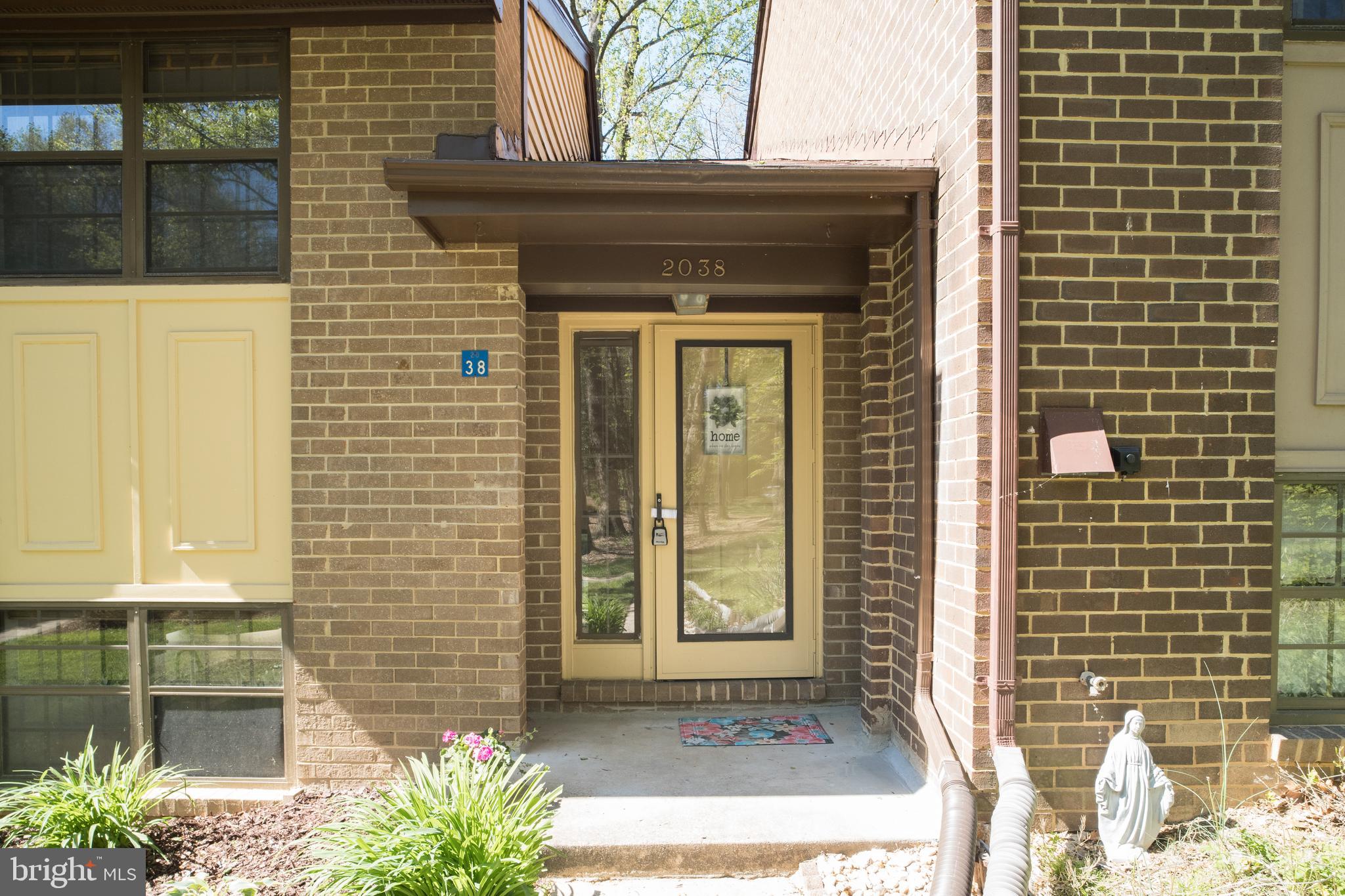2038 Headlands Circle Reston, VA 20191 - Photo 3 of 56 Gallery Image 3