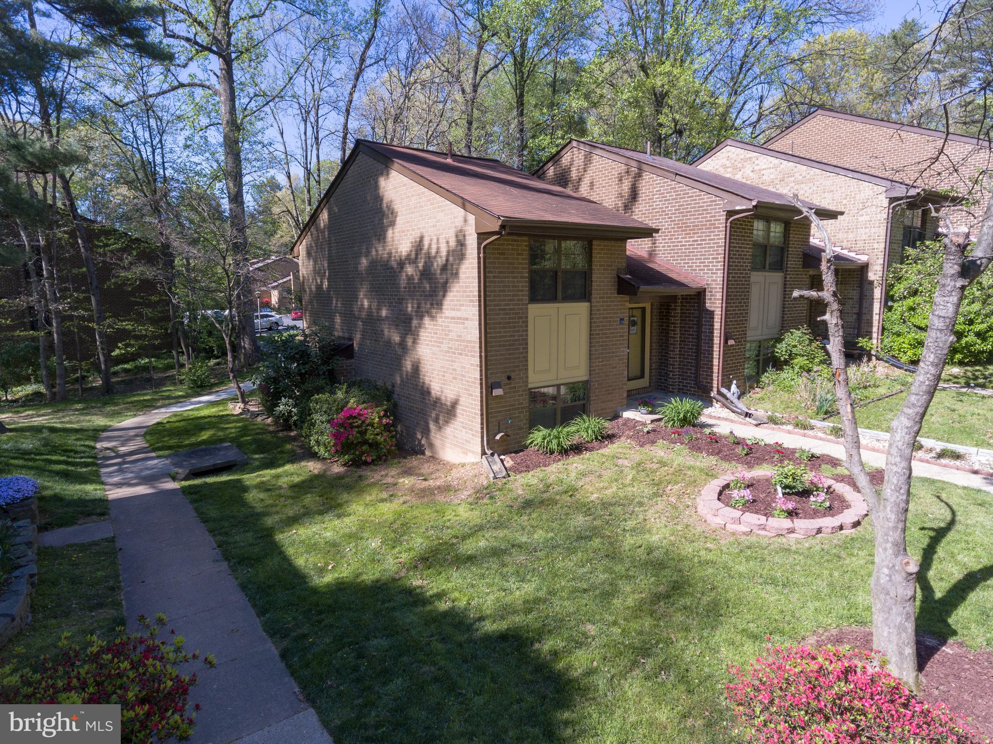 2038 Headlands Circle Reston, VA 20191 - Photo 5 of 56 Gallery Image 5