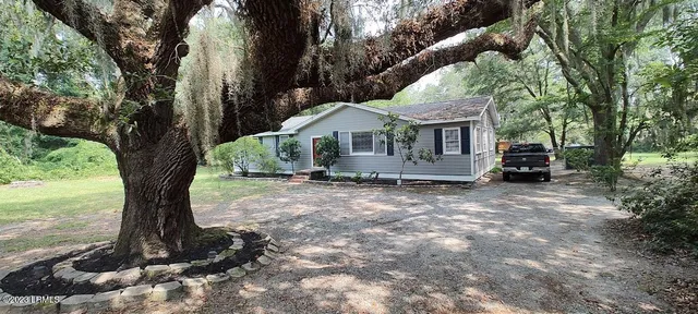 $2,250 | 2723 Waddell Road, Beaufort, SC 29902