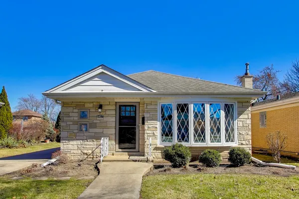 $450,000 | 8407 North Olcott Avenue, Niles, IL 60714