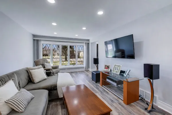 $450,000 | 8407 North Olcott Avenue, Niles, IL 60714