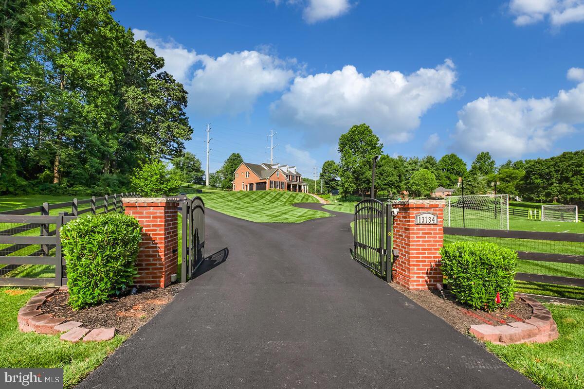 13134 Brandon Way Road Darnestown, MD 20878 - Photo 3 of 69 Long Gated Driveway
