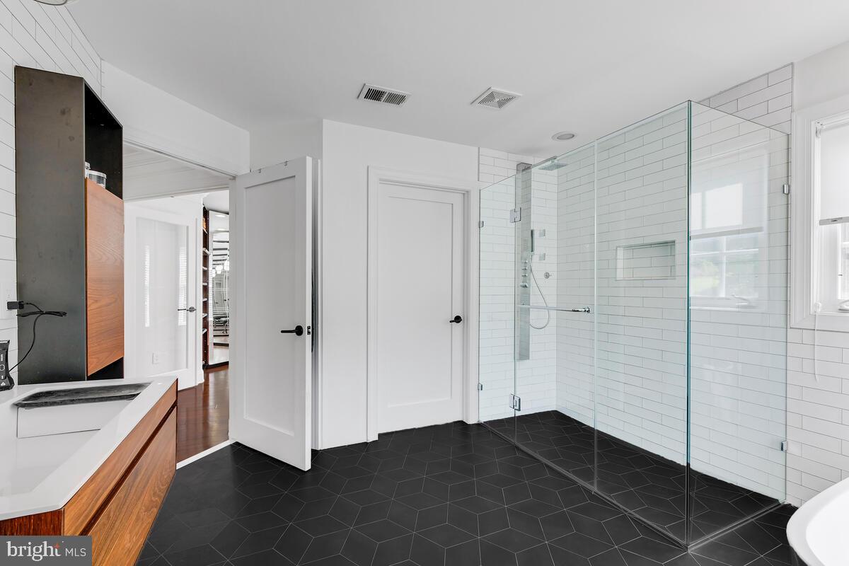 13134 Brandon Way Road Darnestown, MD 20878 - Photo 31 of 69 Large Frameless Glass Shower Stall