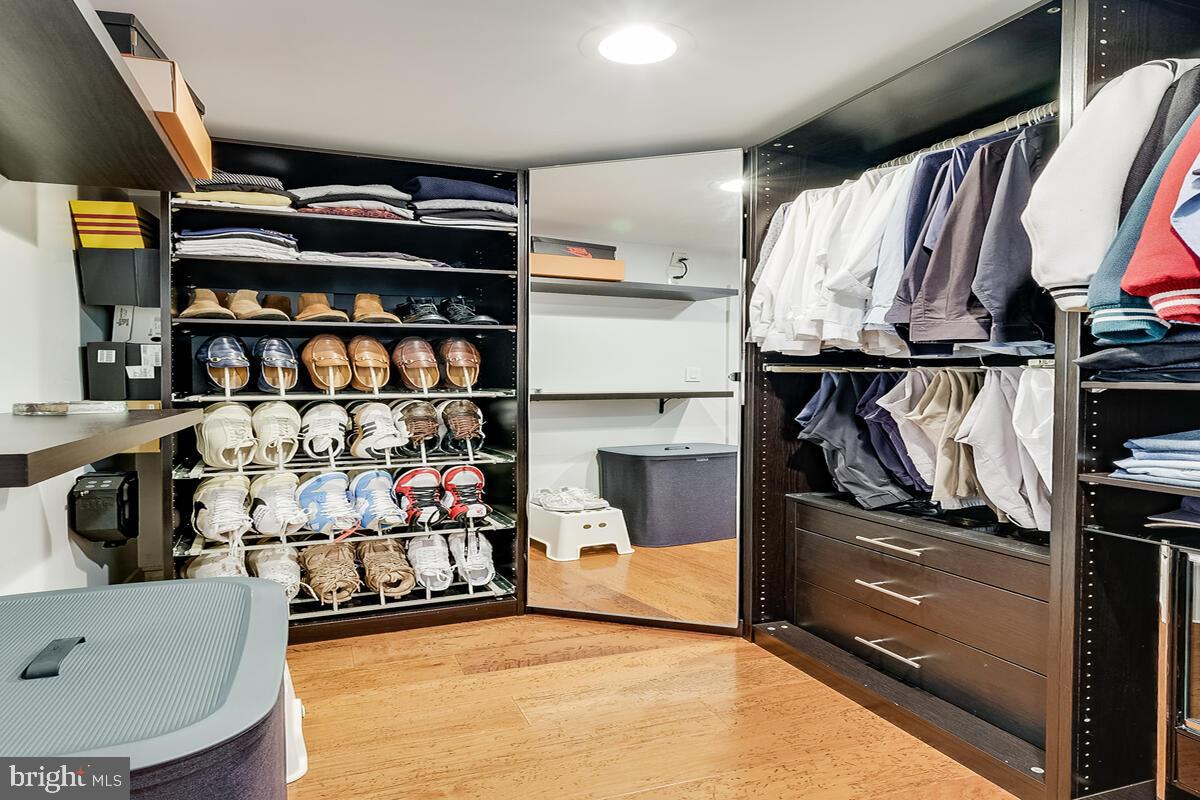 13134 Brandon Way Road Darnestown, MD 20878 - Photo 33 of 69 Huge Walk-In Closet