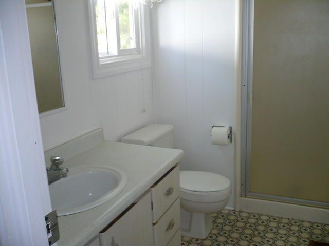 20140 Old Alturas Road Redding, CA 96003 - Photo 9 of 12 Bath with Shower