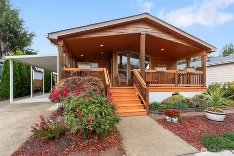 a view of a house with entertaining space