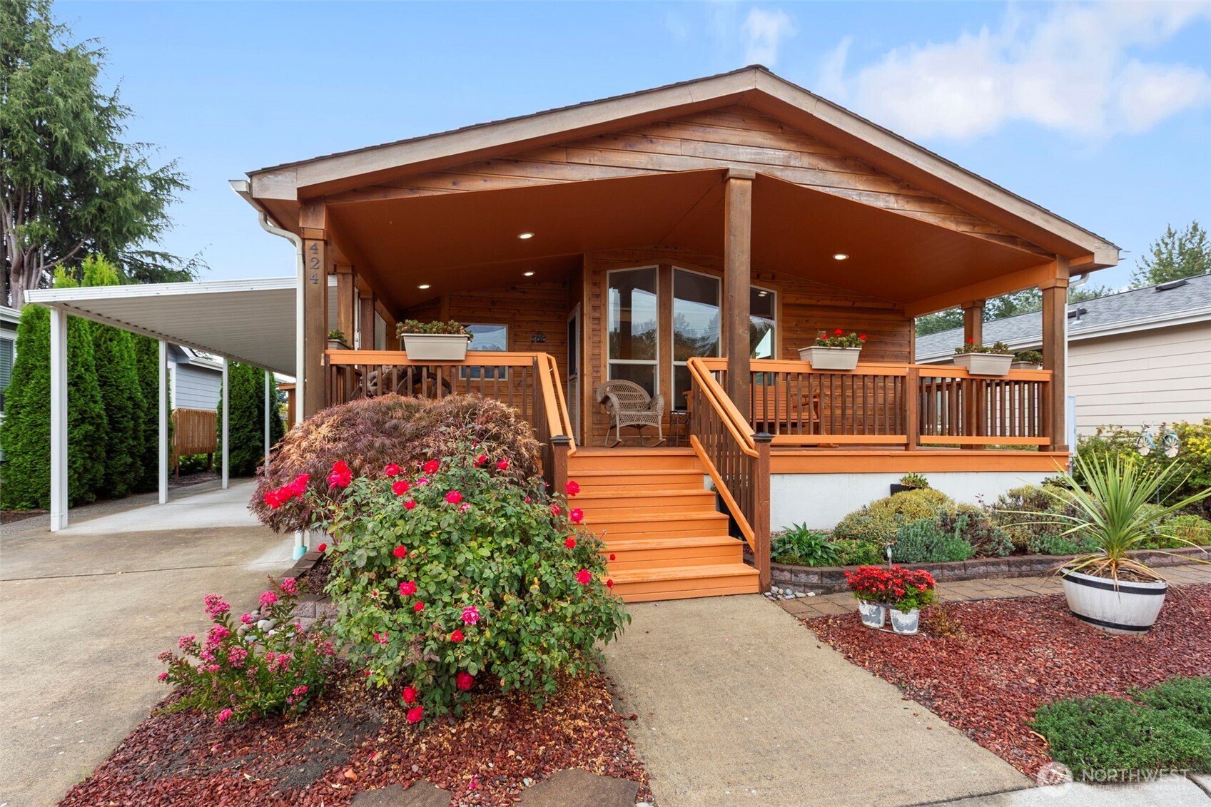 a view of a house with entertaining space