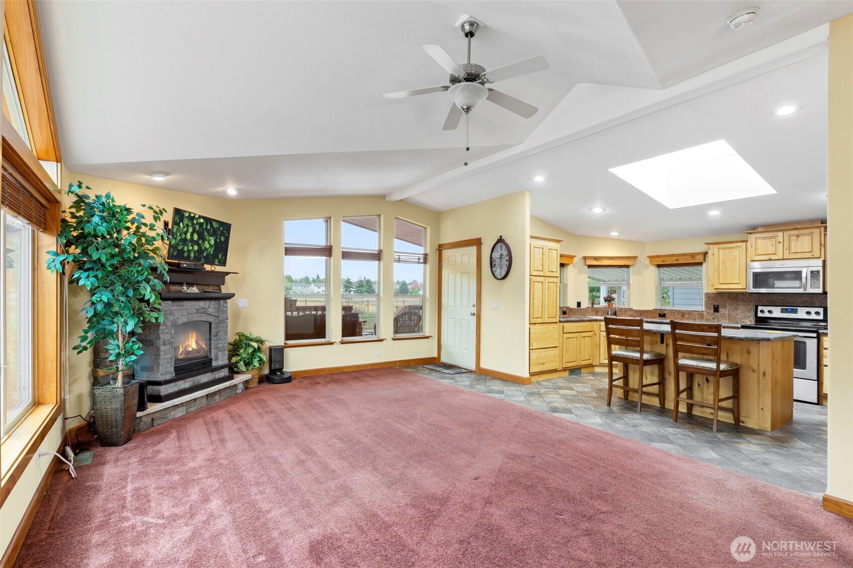 3611 I Street Northeast, Unit 424 Auburn, WA 98002 - Photo 12 of 34 a view of a livingroom with furniture and a kitchen