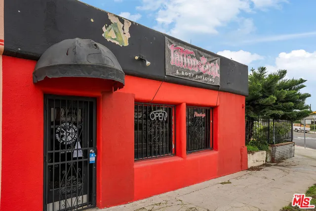 a view of a entryway door of the house